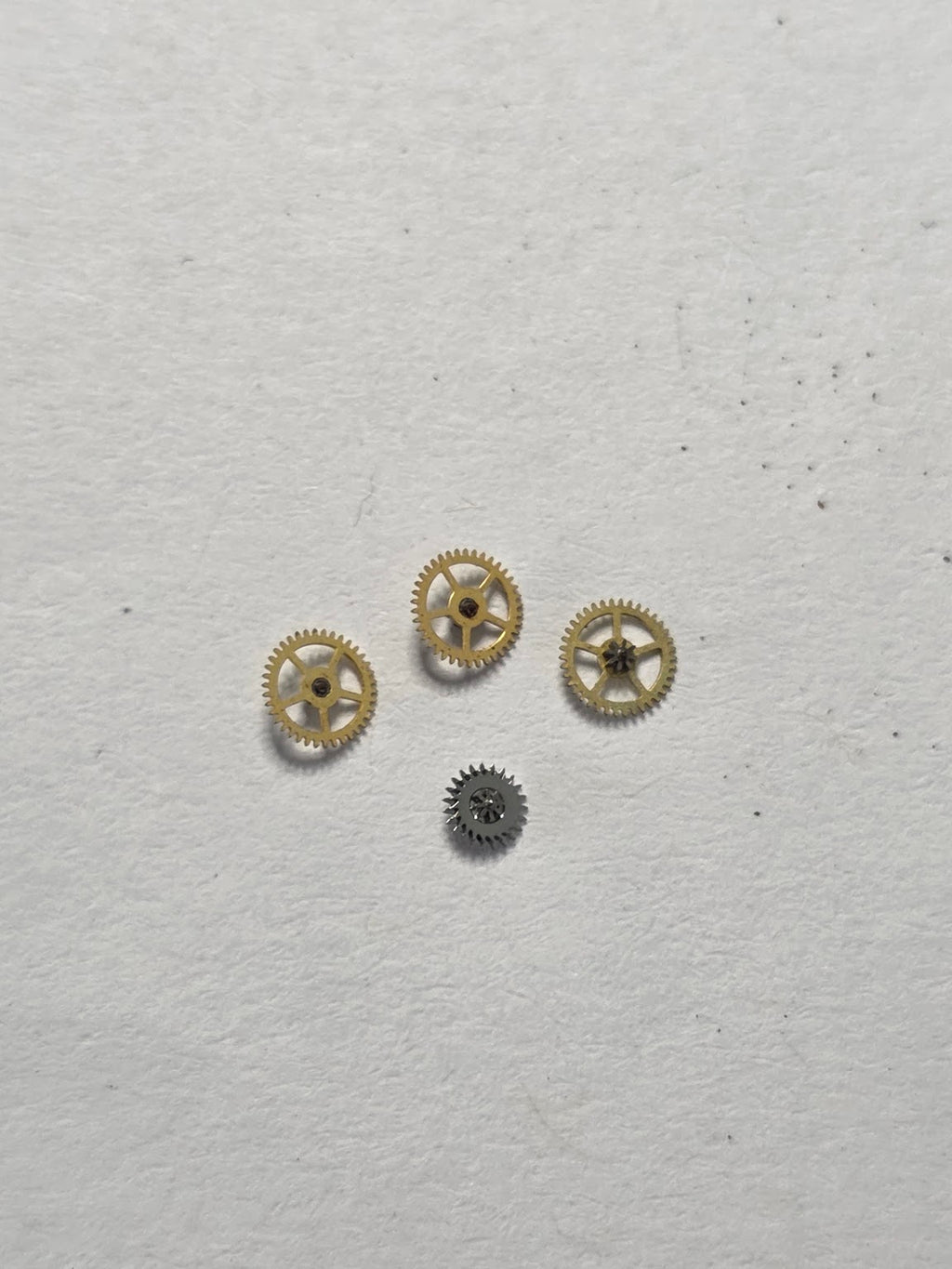 [AM228] Movado - Movado Cal. 425 - 427 - Assortiment de fournitures (3x Roues d'armage Réf. 1480/1481 + 1x Cliquet Réf. 1428)