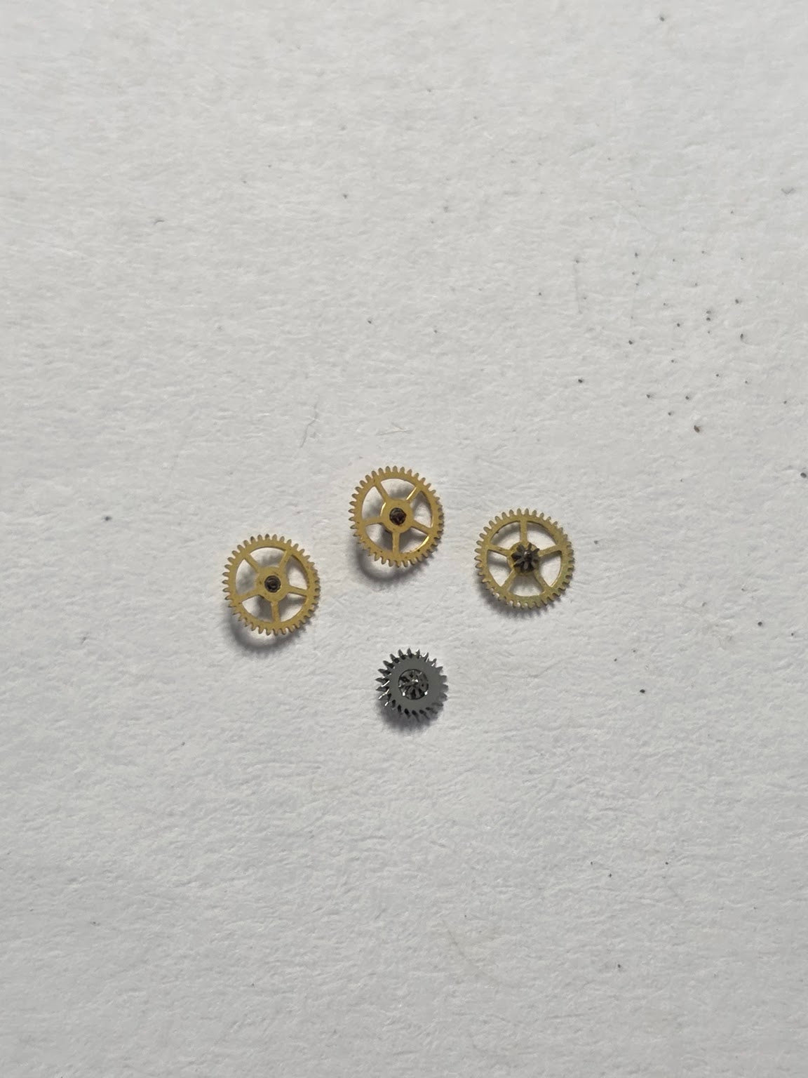 [AM228] Movado - Movado Cal. 425 - 427 - Assortiment de fournitures (3x Roues d'armage Réf. 1480/1481 + 1x Cliquet Réf. 1428)