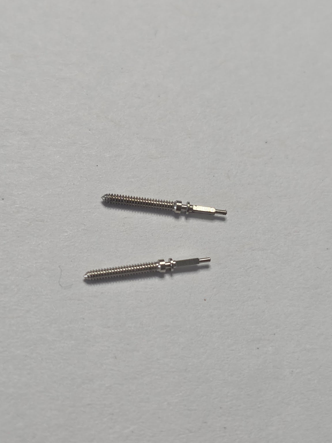 [AM236] Longines - Longines Cal. 13.15 - Lot de 2 tiges de remontage (Réf. ISO 401)