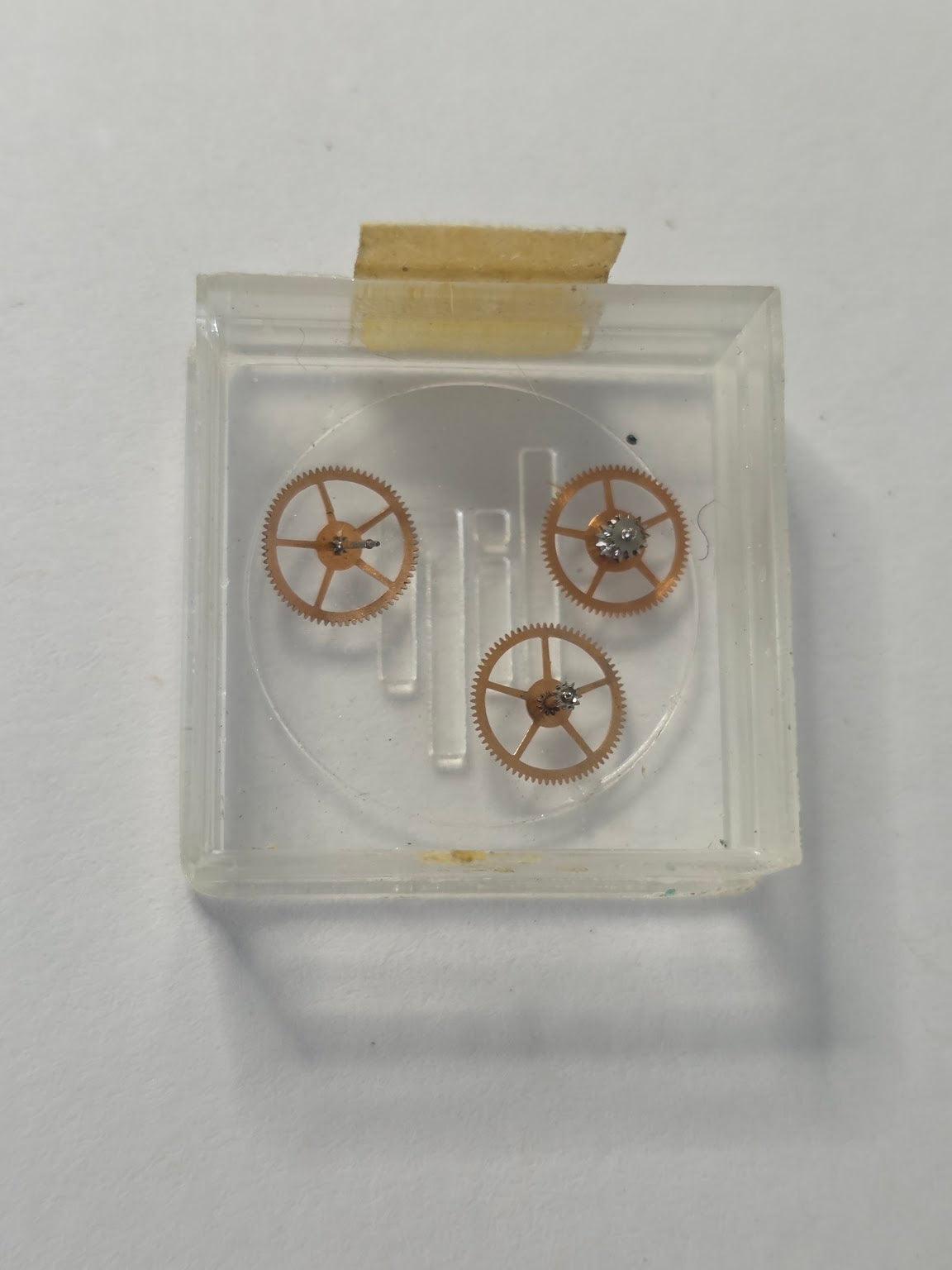 Lot de 3 roues dorées de rouage à pignon acier (roue moyenne / roue de seconde) - Réf. 220 / 224 - ETA / Roth Frères Genève (DUREX) - ETA 2391 / Roues de rouage