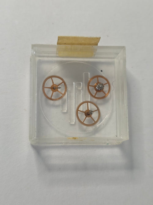 Lot de 3 roues dorées de rouage à pignon acier (roue moyenne / roue de seconde) - Réf. 220 / 224 - ETA / Roth Frères Genève (DUREX) - ETA 2391 / Roues de rouage
